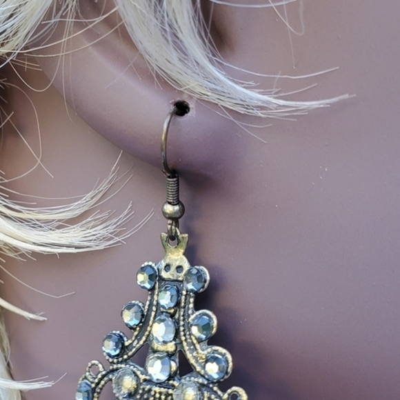 Vintage Pierced lightweight earrings - Picture 7 of 8